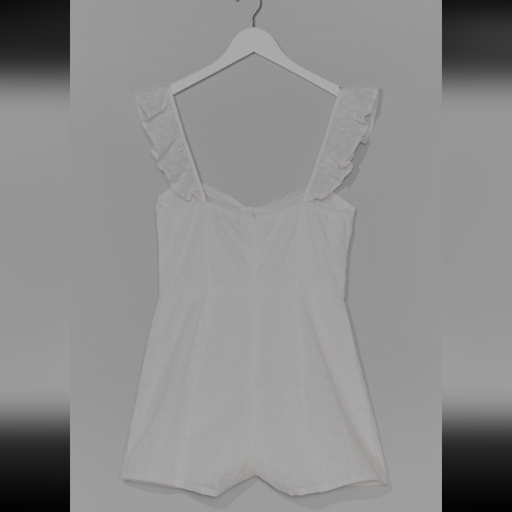 Nasty Gal Broderie Strappy Playsuit NWT size 8 - Picture 6 of 6